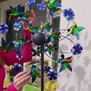 NEW Temp-tations Outdoors Solar Globe Garden Critter Wind Spinner HUMMINGBIRD